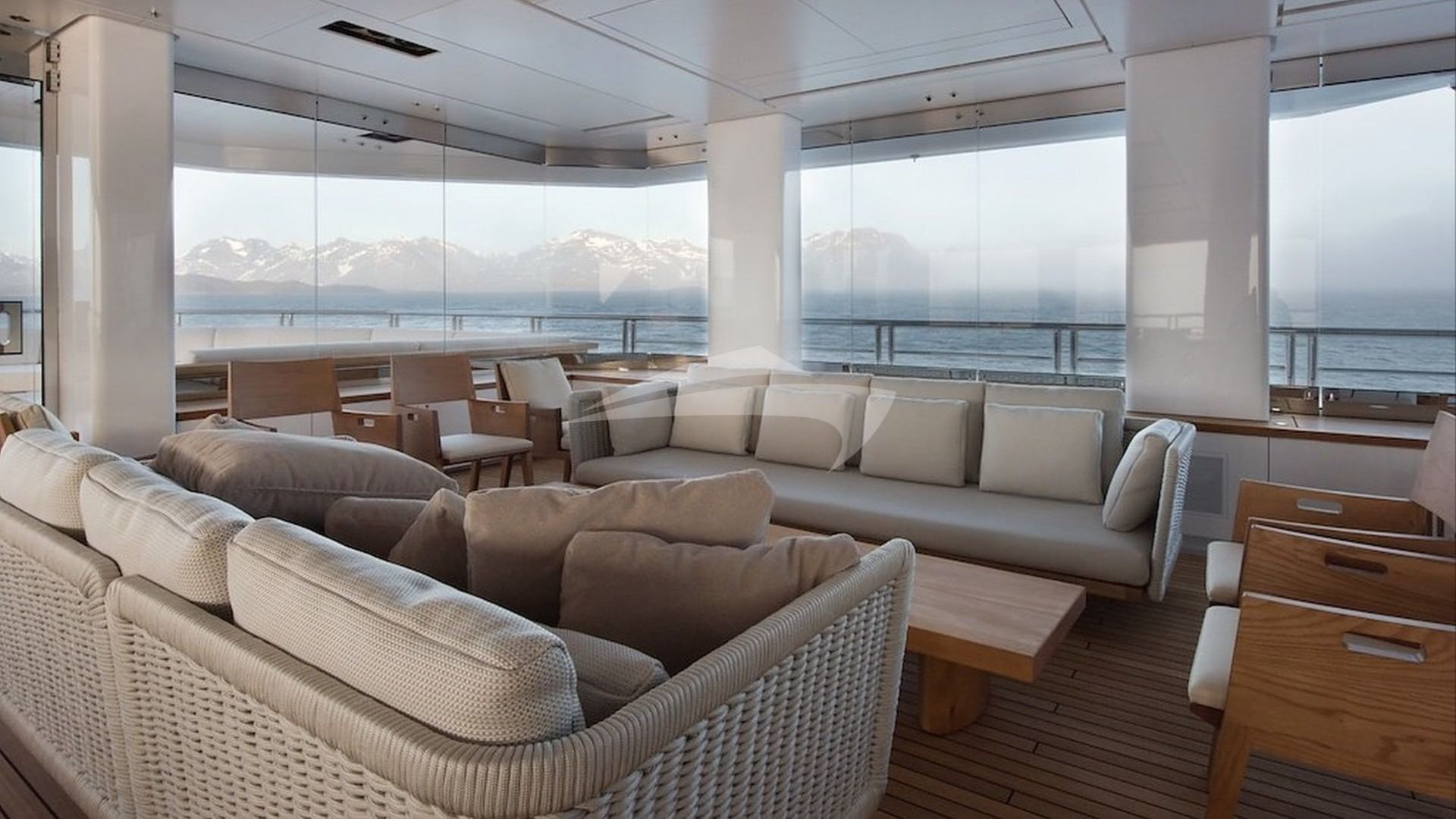 Upper Deck - Winter Garden Lounge 2