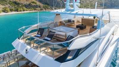 Sundeck and Jacuzzi