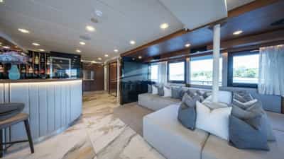 Upper deck bar and lounge