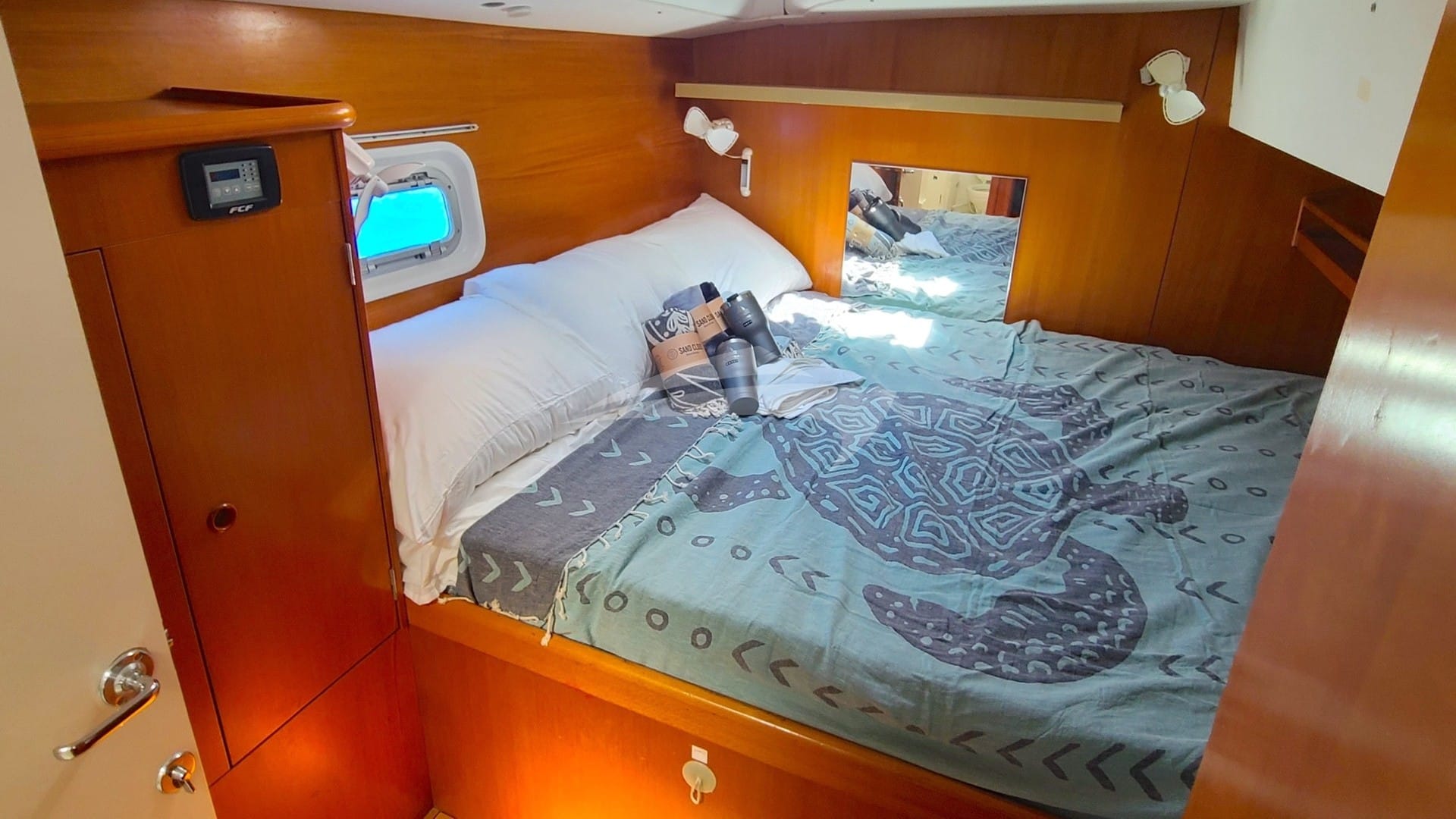Starboard aft guest cabin