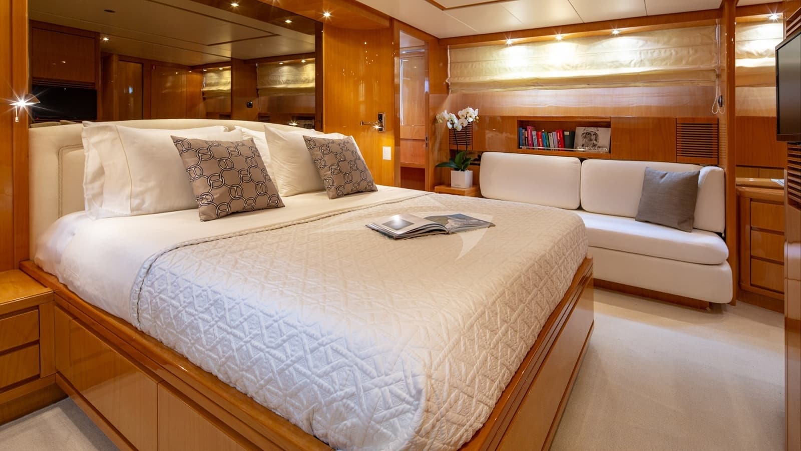 THE BIRD, photo from the yacht portfolio 19