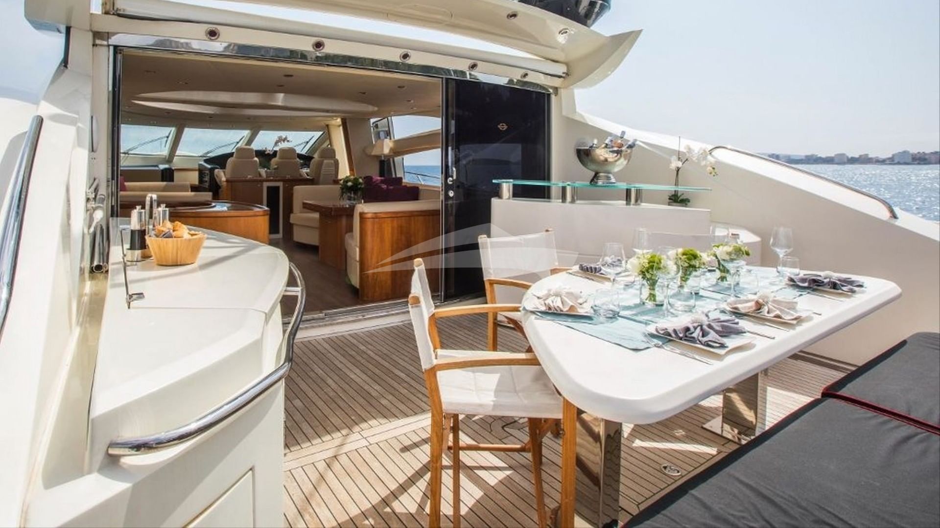Aft deck space