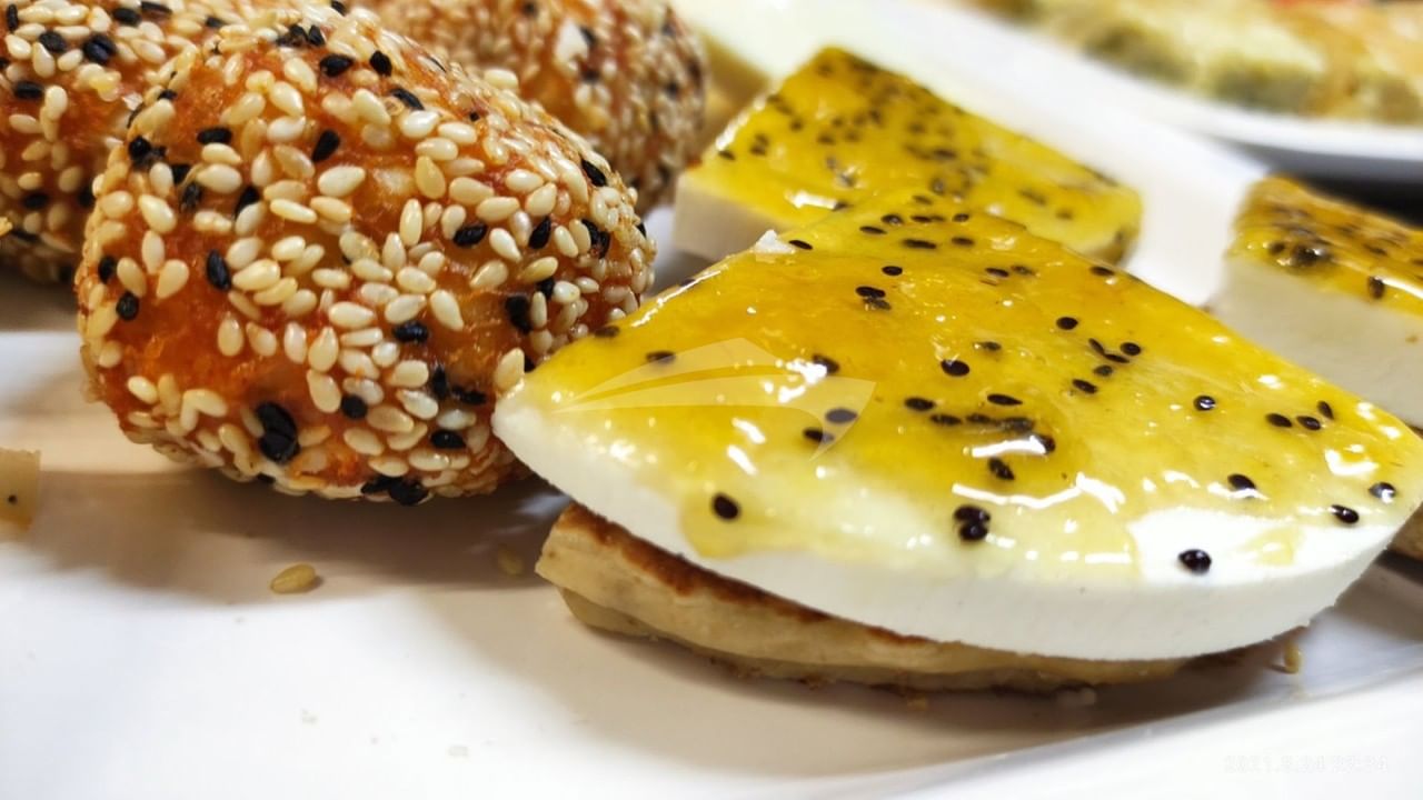 Grilled feta wih honey