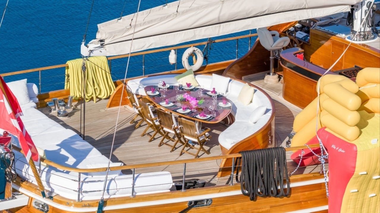 Al fresco dining aft deck