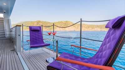 Fold out balconies from main saloon