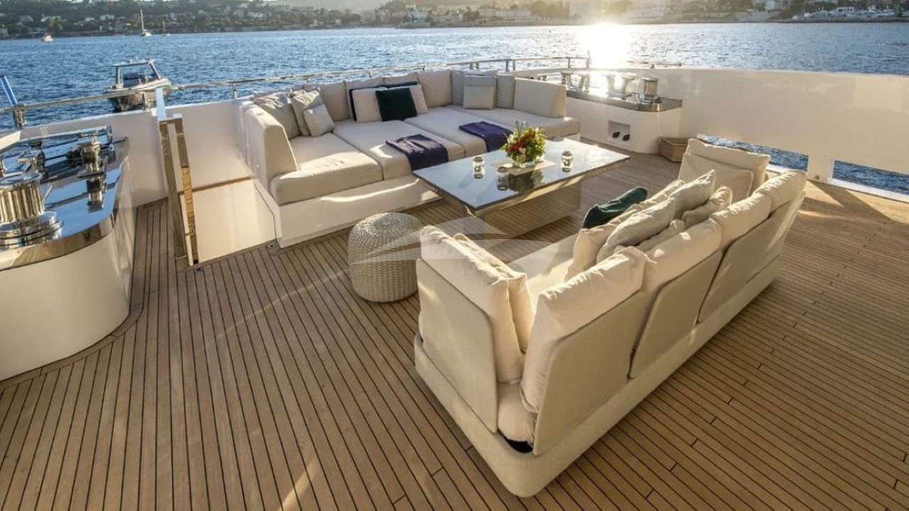 Main Deck Aft - Lounge Area