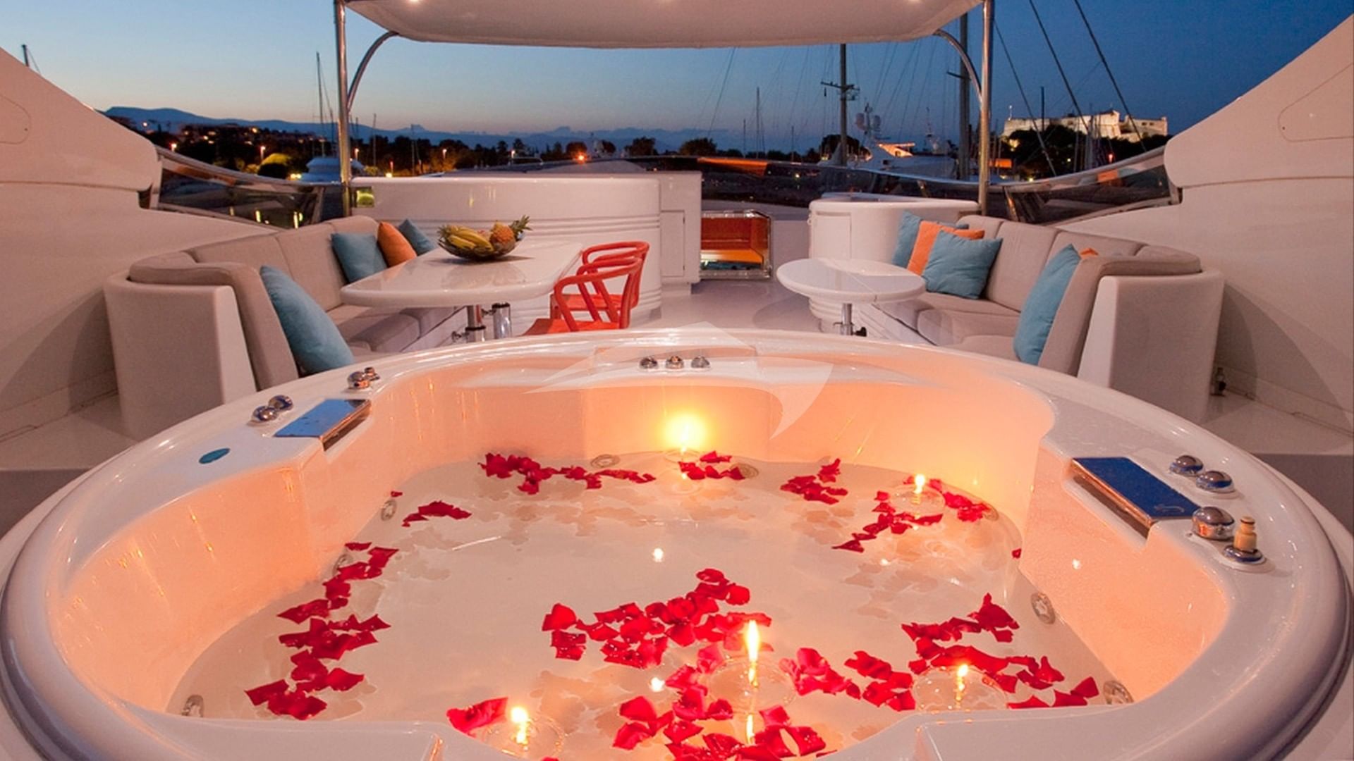 Deck Jacuzzi