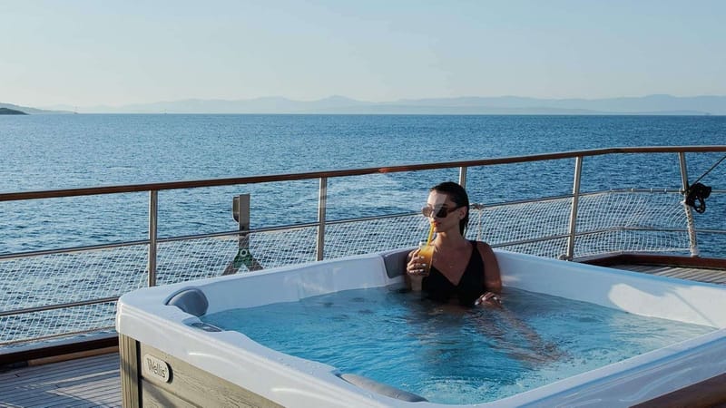 Deck Jacuzzi