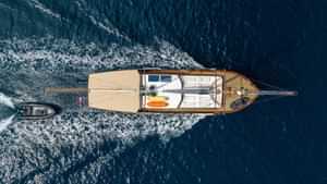 Yacht Charter ELEGANZA With Worth Avenue Yachts