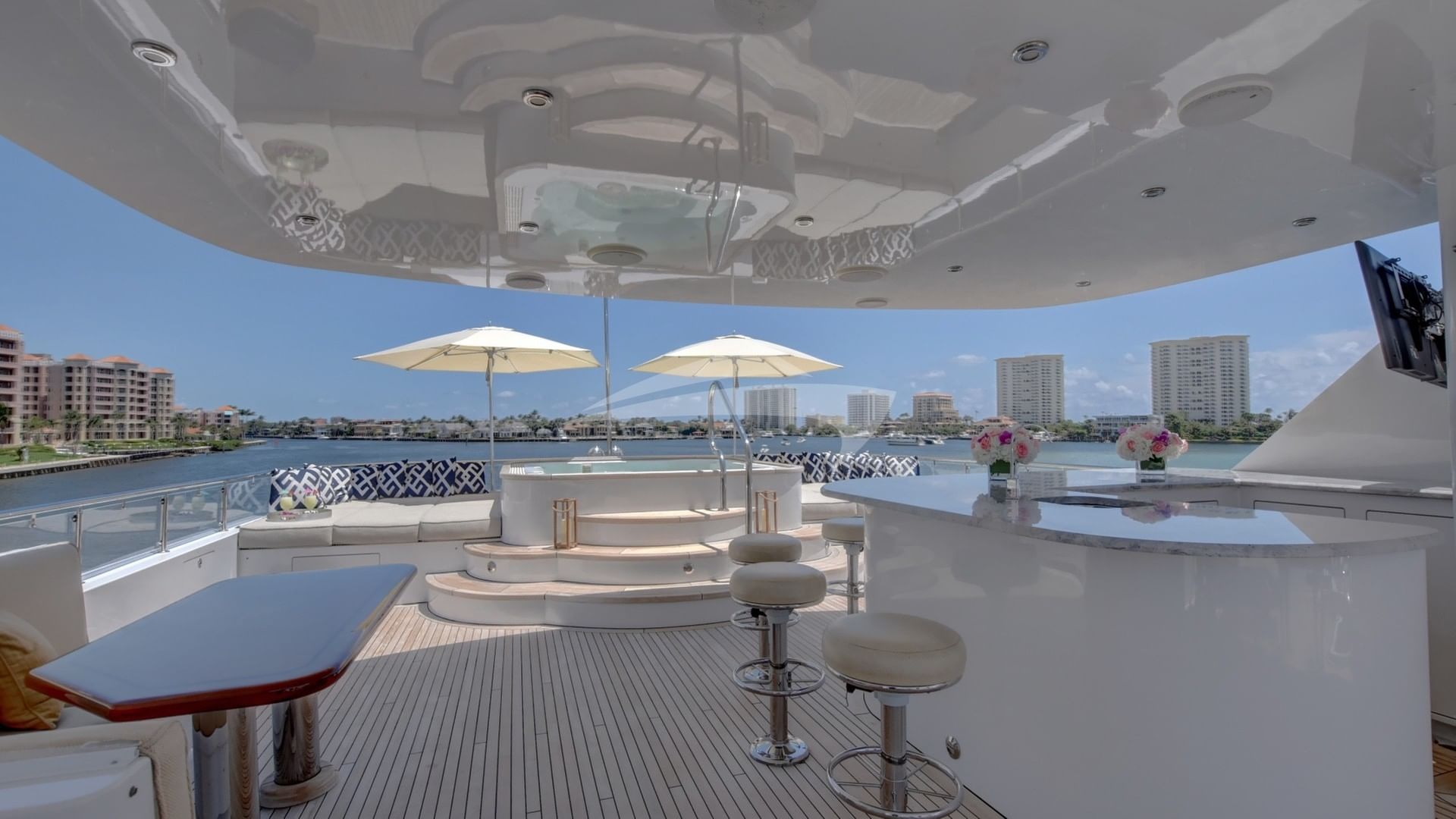 Flybridge bar & seating