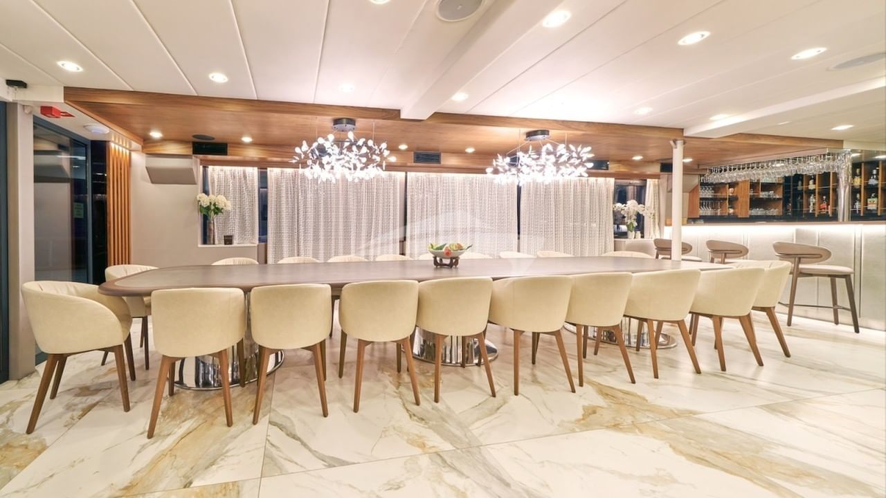 Fine dining in main saloon