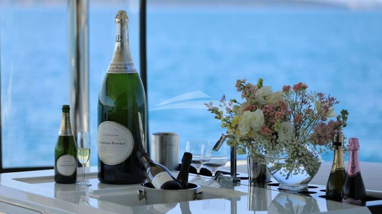 CHAMPAGNE PLEASE, photo from the yacht portfolio 14