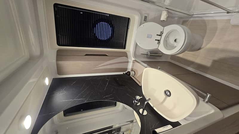 RELENTLESS 15m motor yacht charter, photo 4
