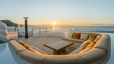 Upper deck aft seating