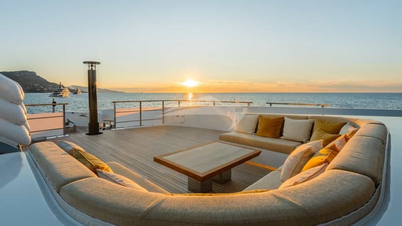 Upper deck aft seating