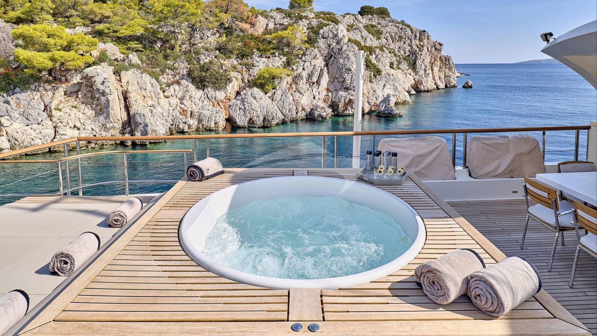 Deck Jacuzzi
