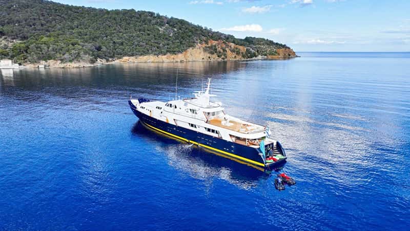SOMETHING COOL 46m motor yacht charter