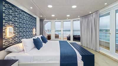 PREMIUM SUITE