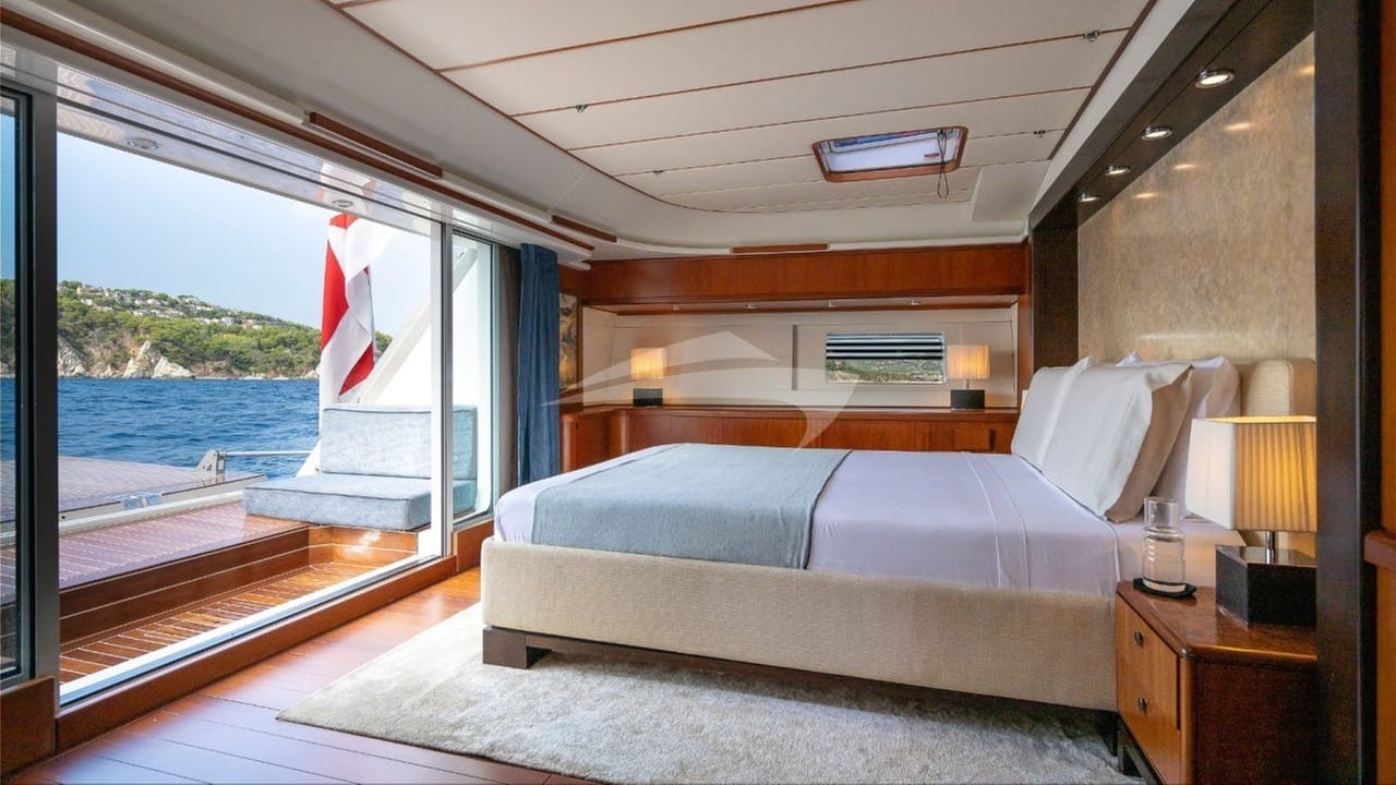 bgyb_charter_swan105_selena_new_photos13