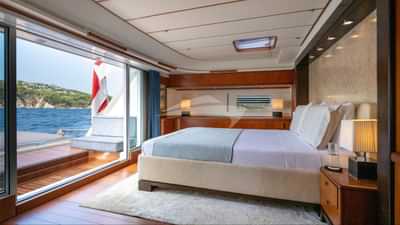 bgyb_charter_swan105_selena_new_photos13