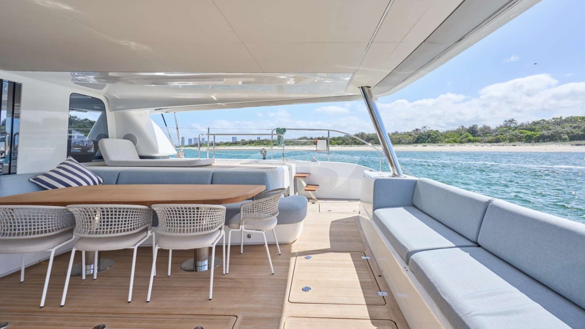 Aft Deck/Dining Table