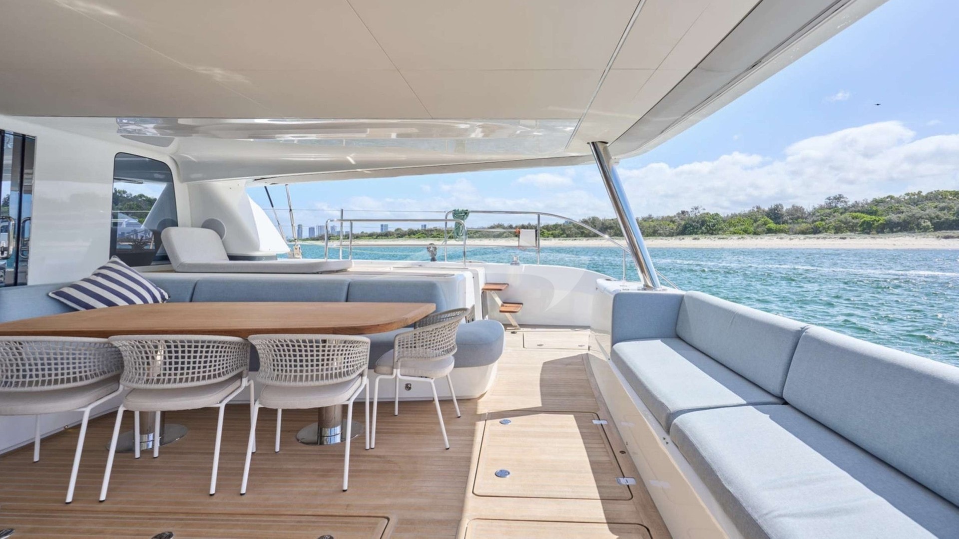 Aft Deck/Dining Table
