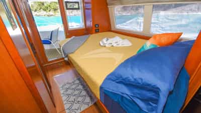 main deck starboard guest queen suite