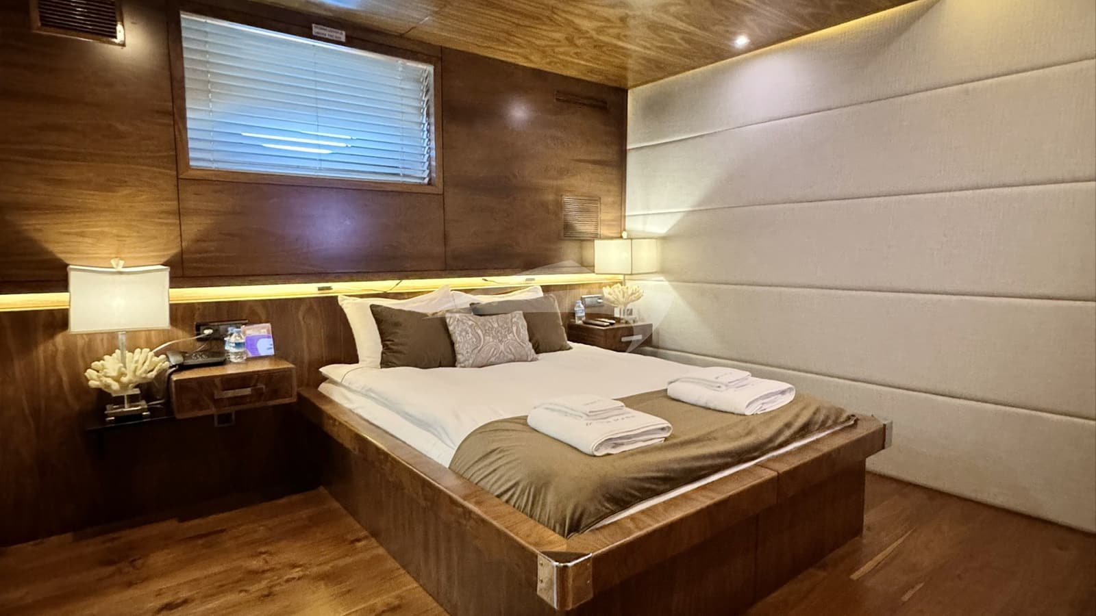 QUEEN MARE, photo from the yacht portfolio 17