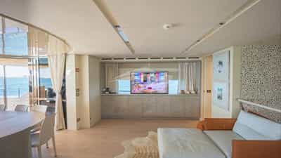 Upper Deck Salon
