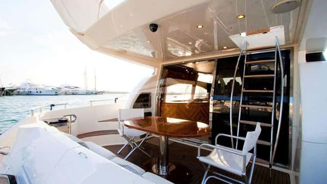 LINDA II yacht charter photo 4