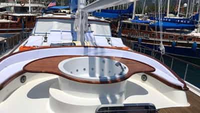 Deck Jacuzzi