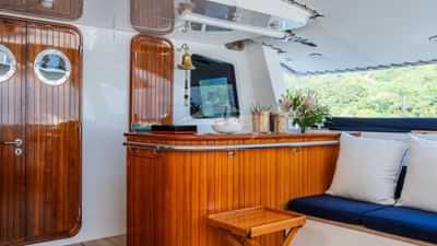 Main deck bar