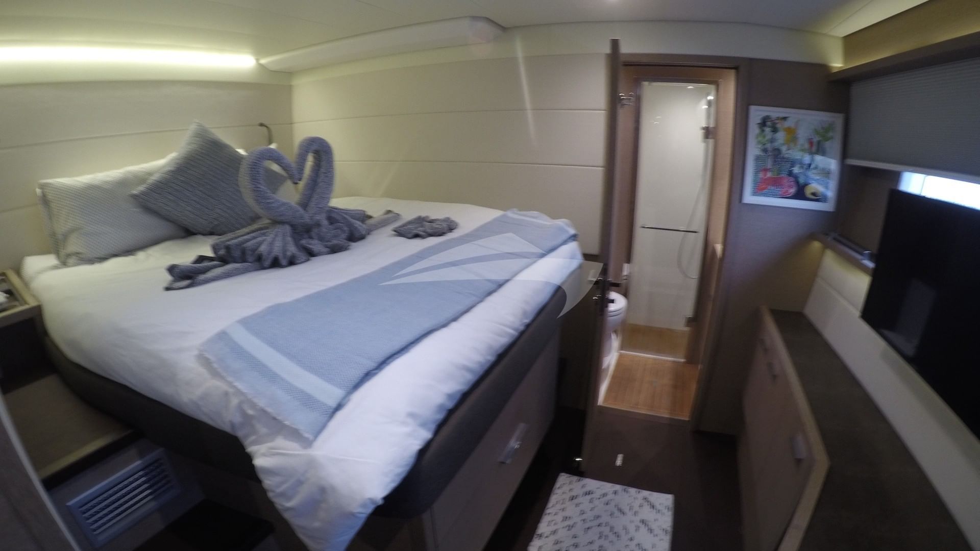 Forward guest queen suite
