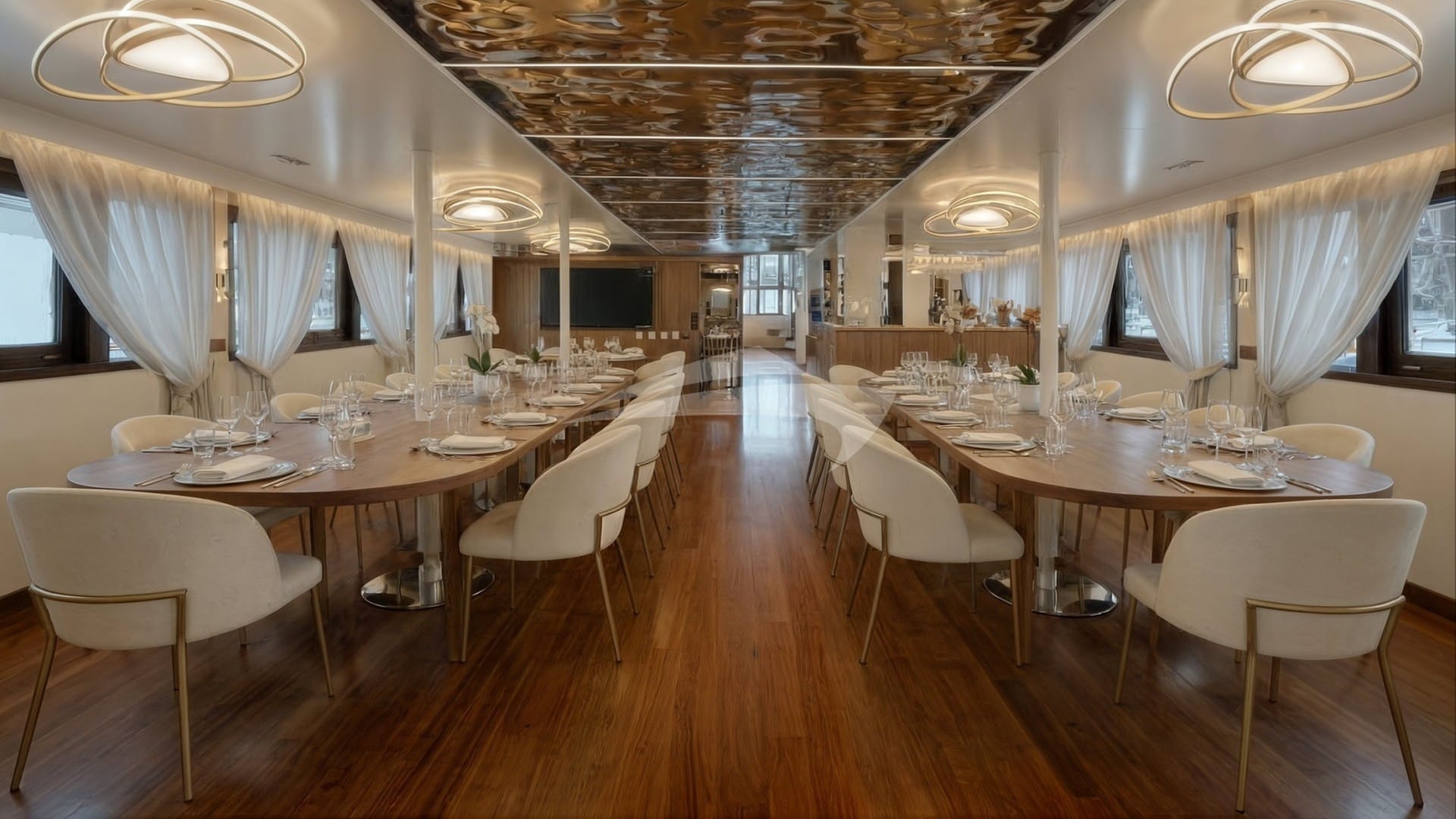 Salon - Upper Deck