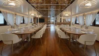 Salon - Upper Deck