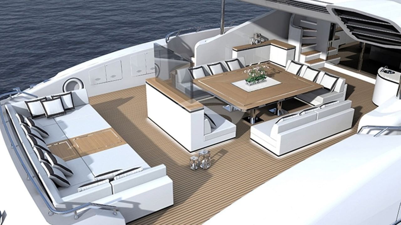 Aft Deck Dining and Seating