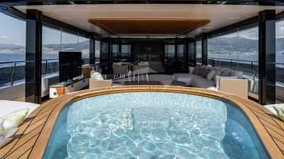 Deck Jacuzzi