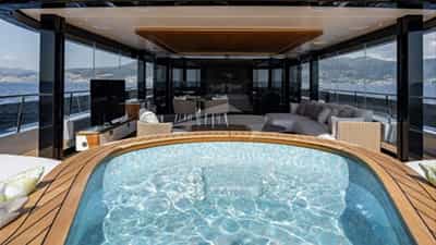 Deck Jacuzzi