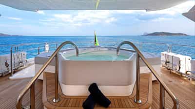 Sundeck Jacuzzi
