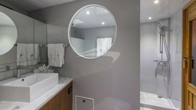 Master Stateroom Bathroom with Tub and Sauna