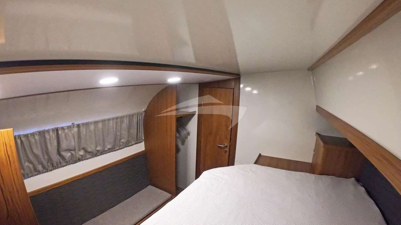 Plenty of head space above upper berth