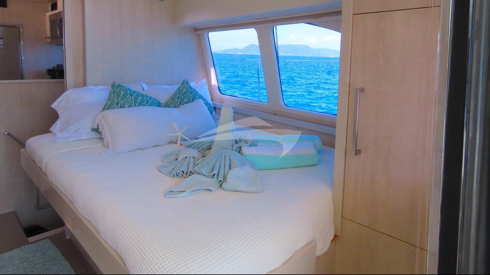 Port main deck queen suite