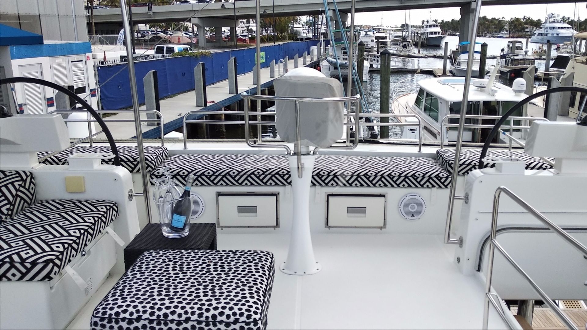 Flybridge seating and the helms