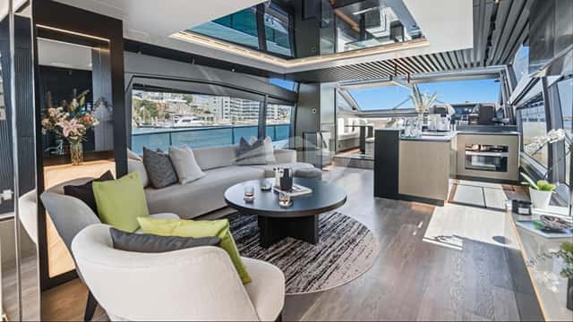 DD yacht charter photo 4