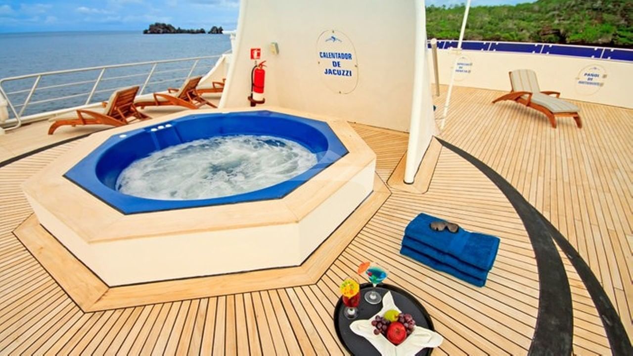 Deck Jacuzzi