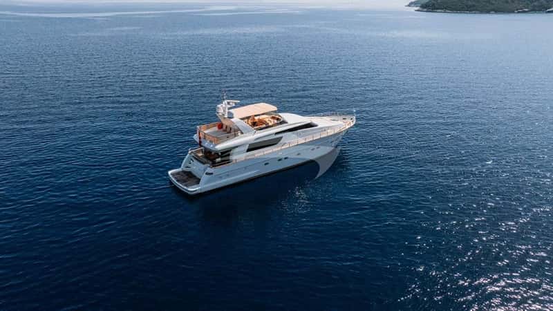 KUUM 23m motor yacht charter, photo 3