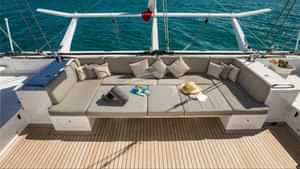 MAGIC CAT - Aft Deck