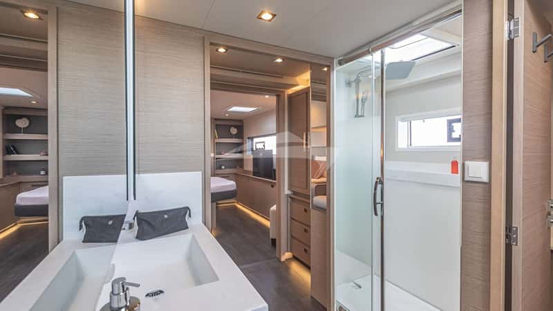 KRAZY KAT 18m sailing yacht charter, photo 6