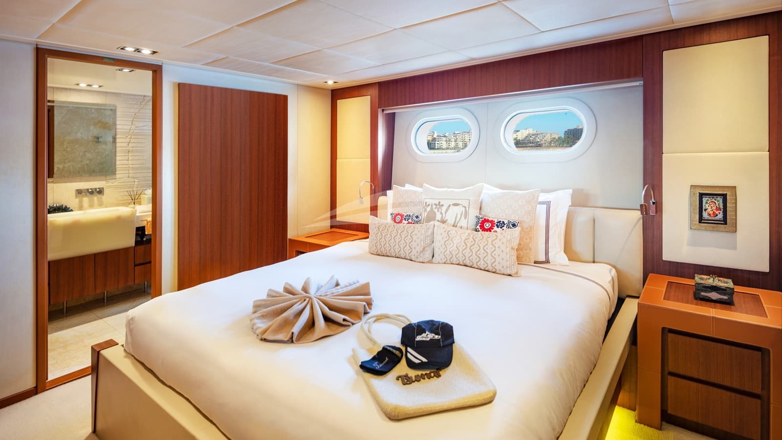 CHAMPAGNE SEAS, photo from the yacht portfolio 9